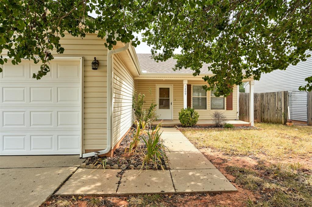 1209 Briar Patch Way Property Photo 3