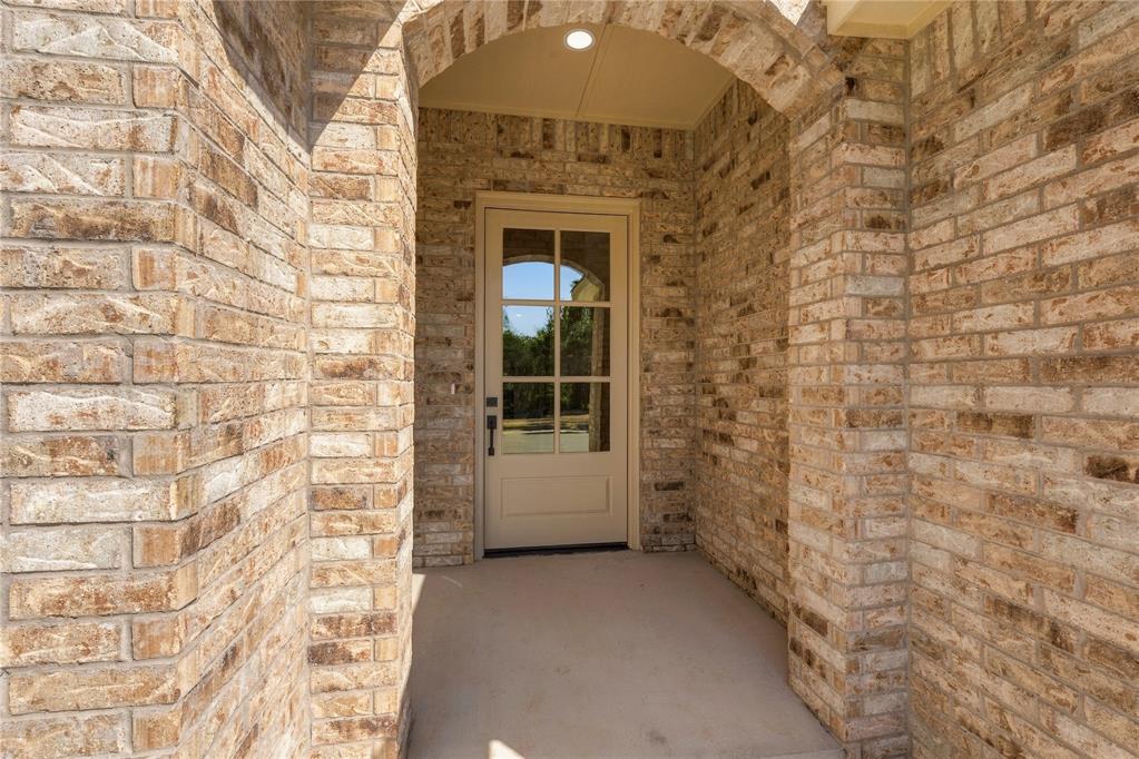2136 N Everest Avenue Property Photo 4