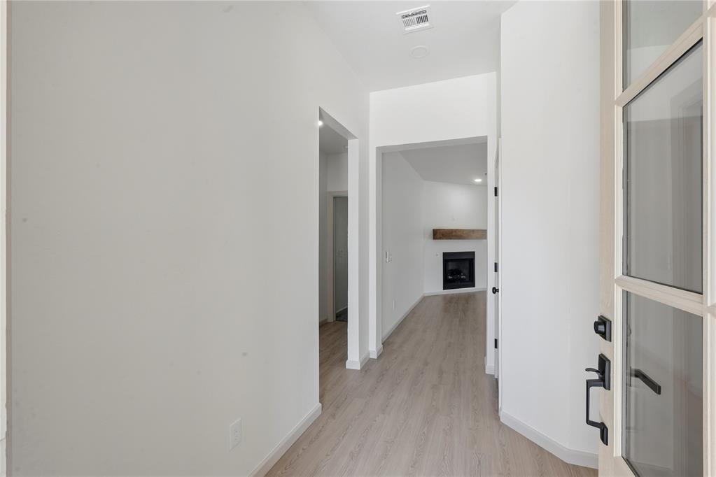 2136 N Everest Avenue Property Photo 5