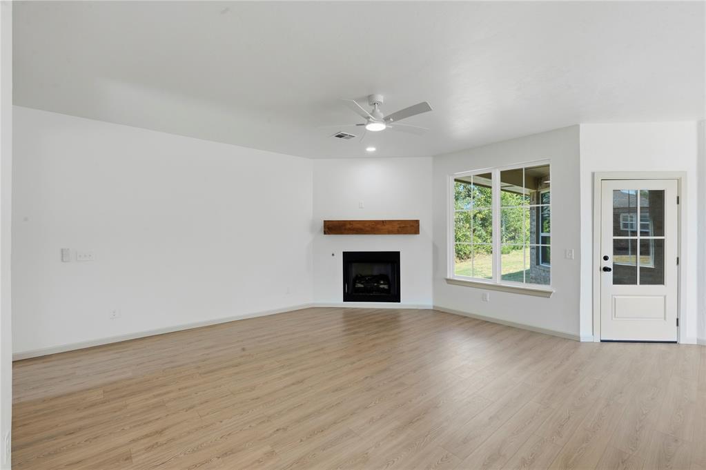 2136 N Everest Avenue Property Photo 10