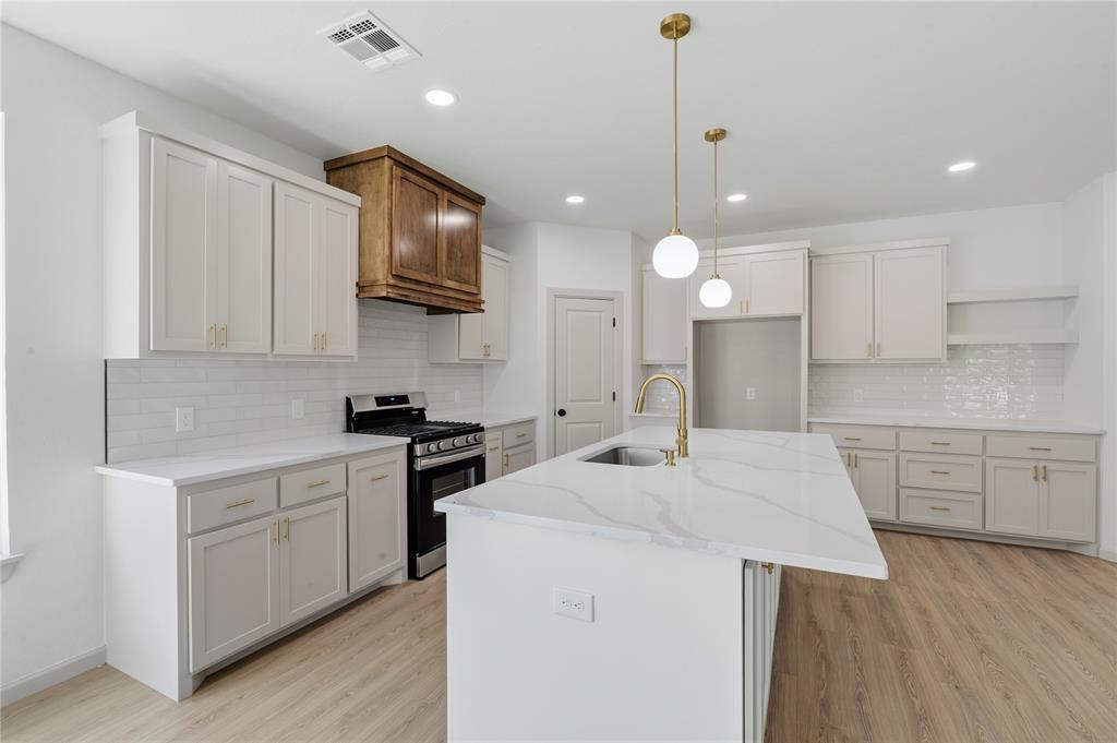 2136 N Everest Avenue Property Photo 14