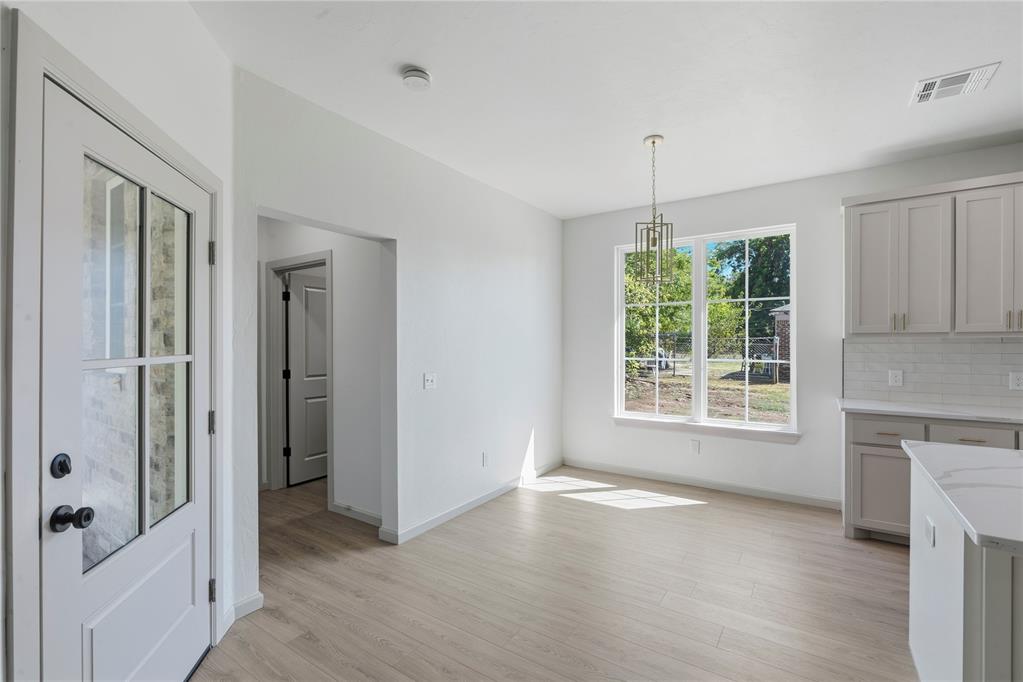 2136 N Everest Avenue Property Photo 15