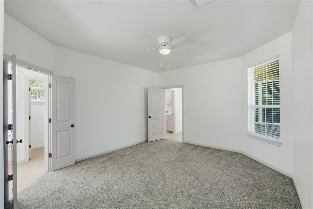 2136 N Everest Avenue Property Photo 17