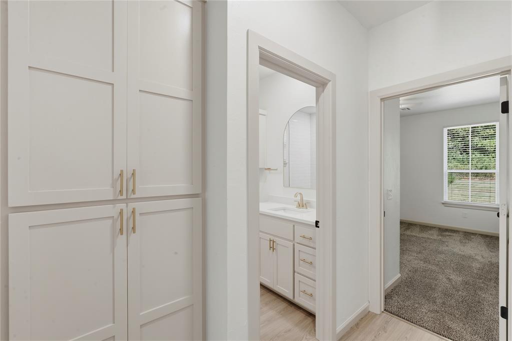 2136 N Everest Avenue Property Photo 26