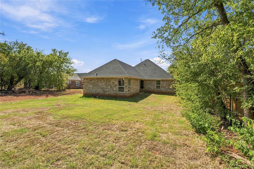 2136 N Everest Avenue Property Photo 32