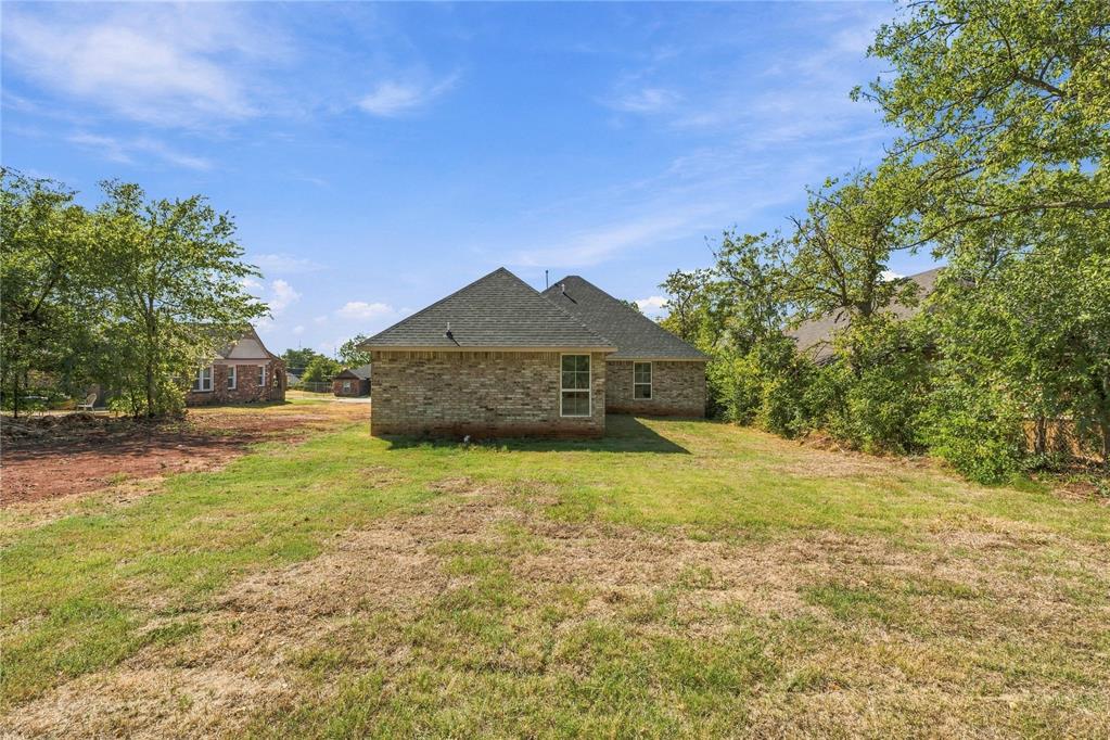 2136 N Everest Avenue Property Photo 33