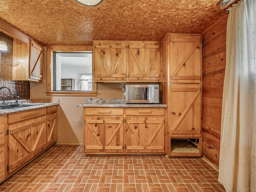 1901 His Way Property Photo 17
