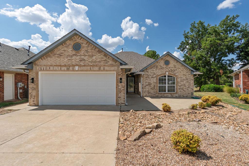 1714 Bridlewood Court Property Photo 2