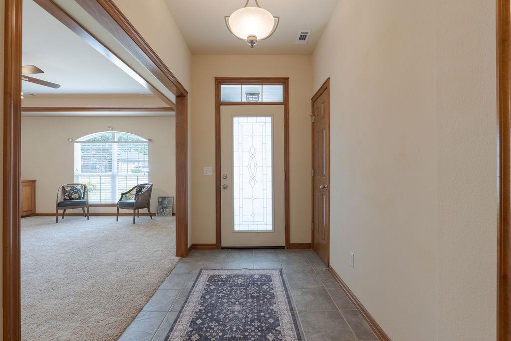 1714 Bridlewood Court Property Photo 4