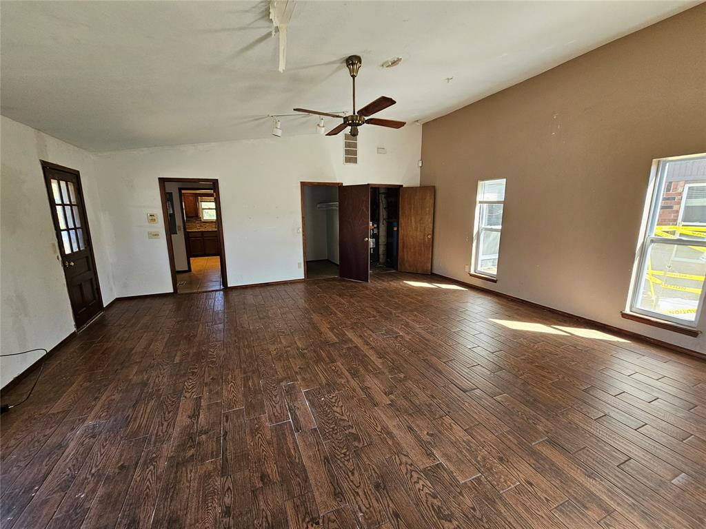 9811 Brush Creek Road Property Photo 8