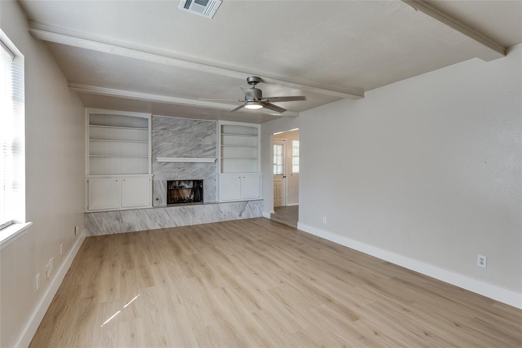 4901 Washington Square Property Photo 6