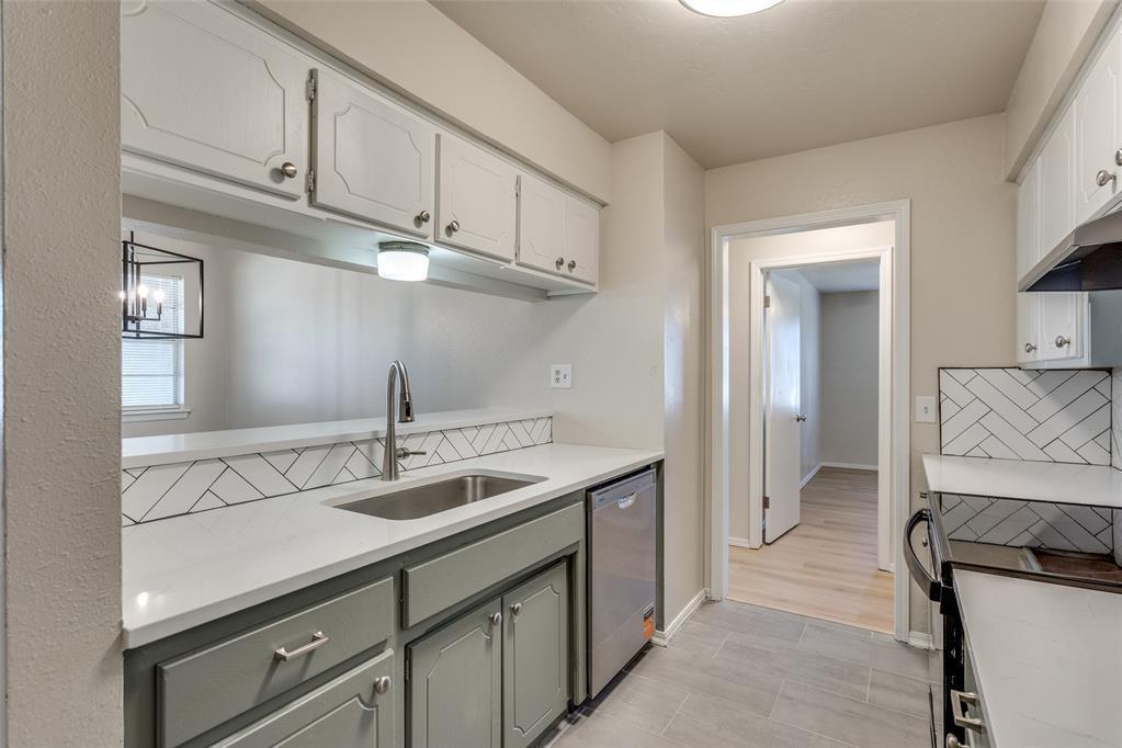 4901 Washington Square Property Photo 14