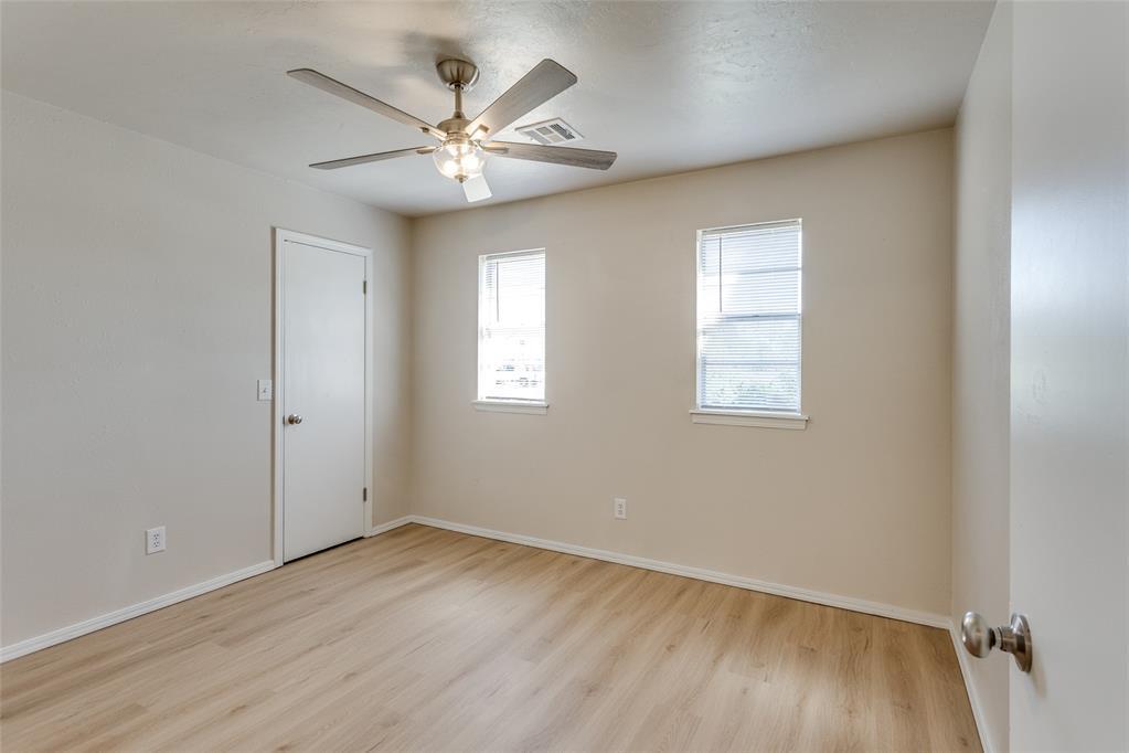 4901 Washington Square Property Photo 18