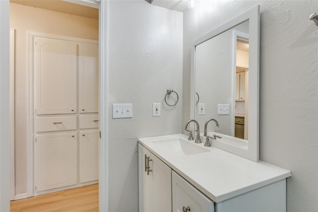 4901 Washington Square Property Photo 24