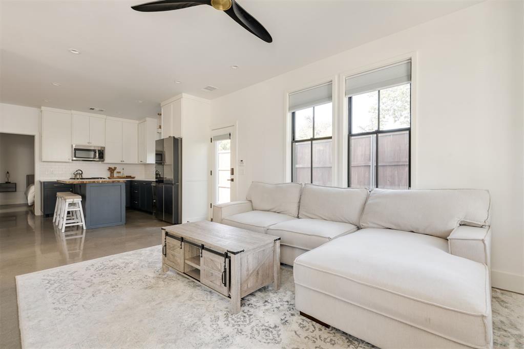 1805 Oso Avenue Property Photo 4