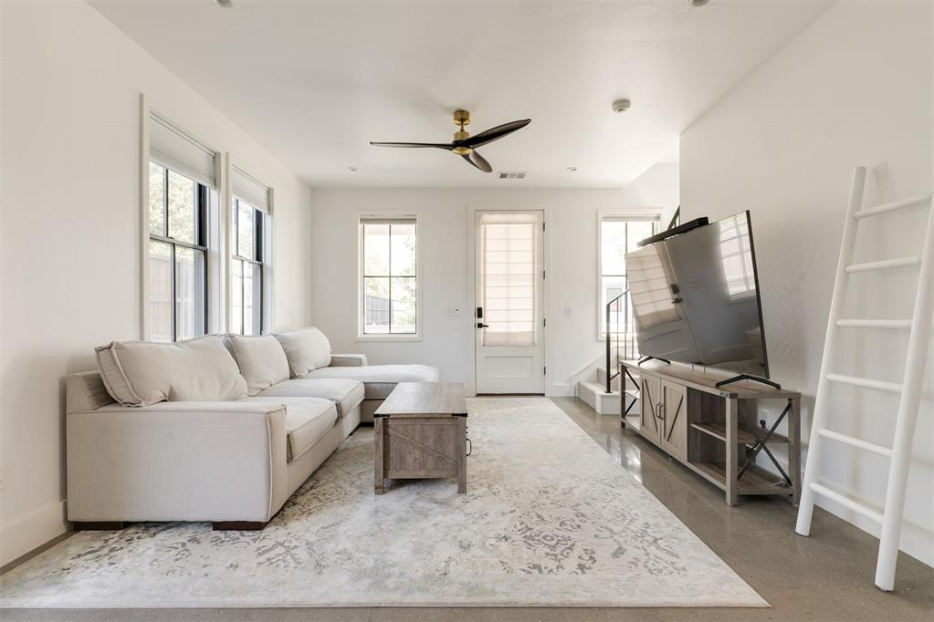 1805 Oso Avenue Property Photo 6