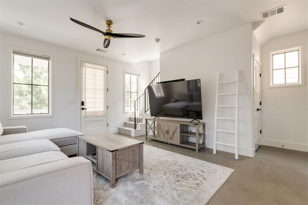 1805 Oso Avenue Property Photo 7