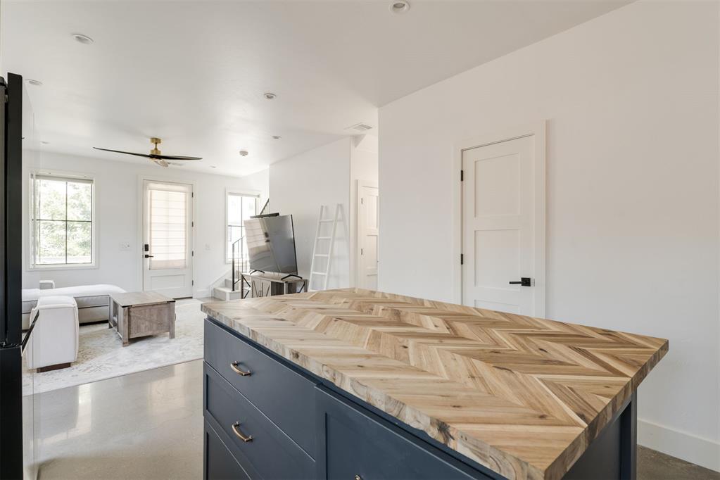 1805 Oso Avenue Property Photo 13