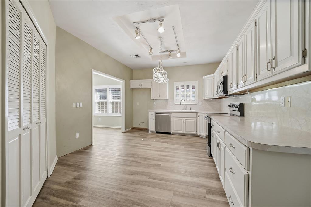 11912 Barrywood Drive Property Photo 10