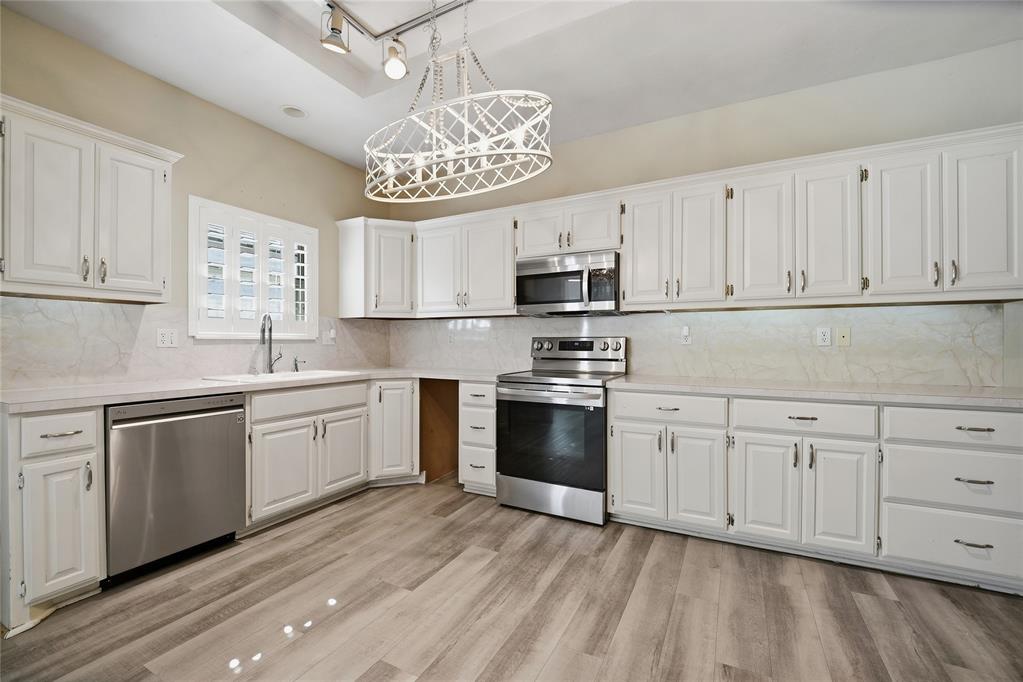 11912 Barrywood Drive Property Photo 11