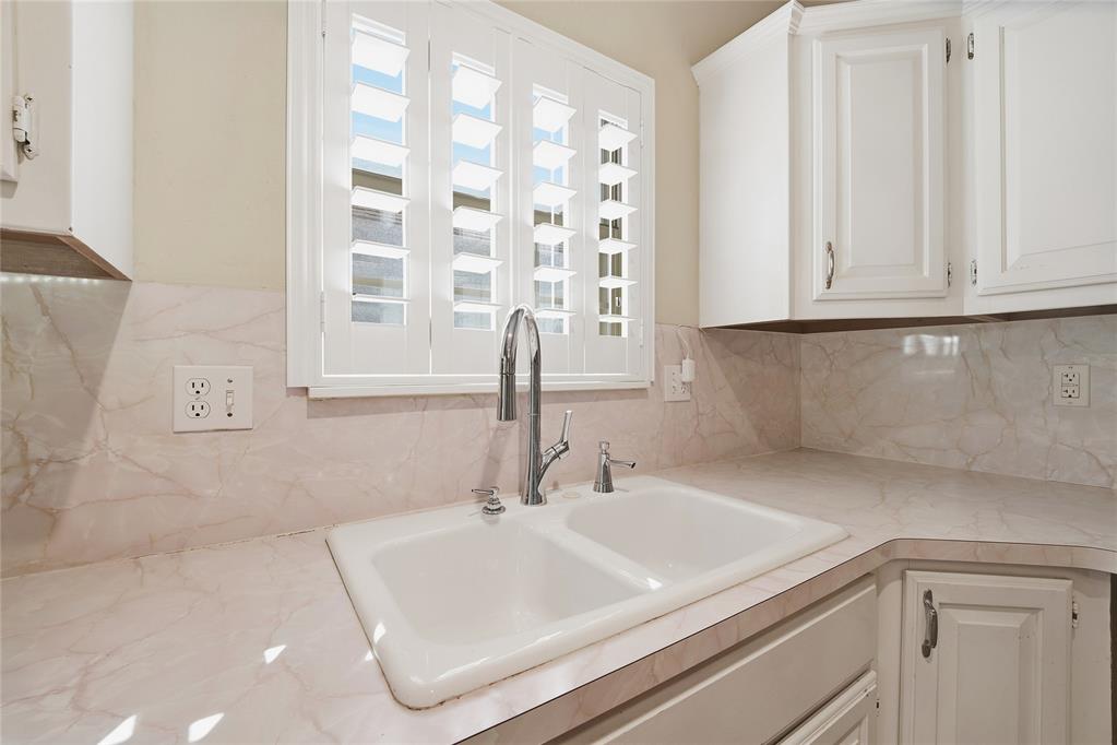 11912 Barrywood Drive Property Photo 12
