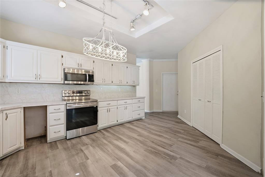 11912 Barrywood Drive Property Photo 13