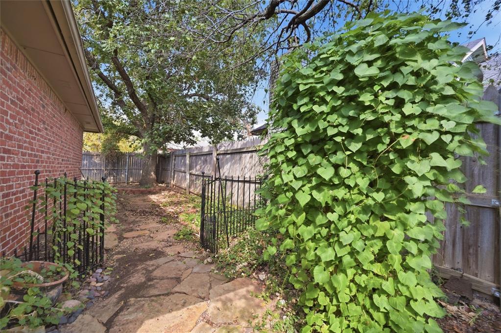 11912 Barrywood Drive Property Photo 27