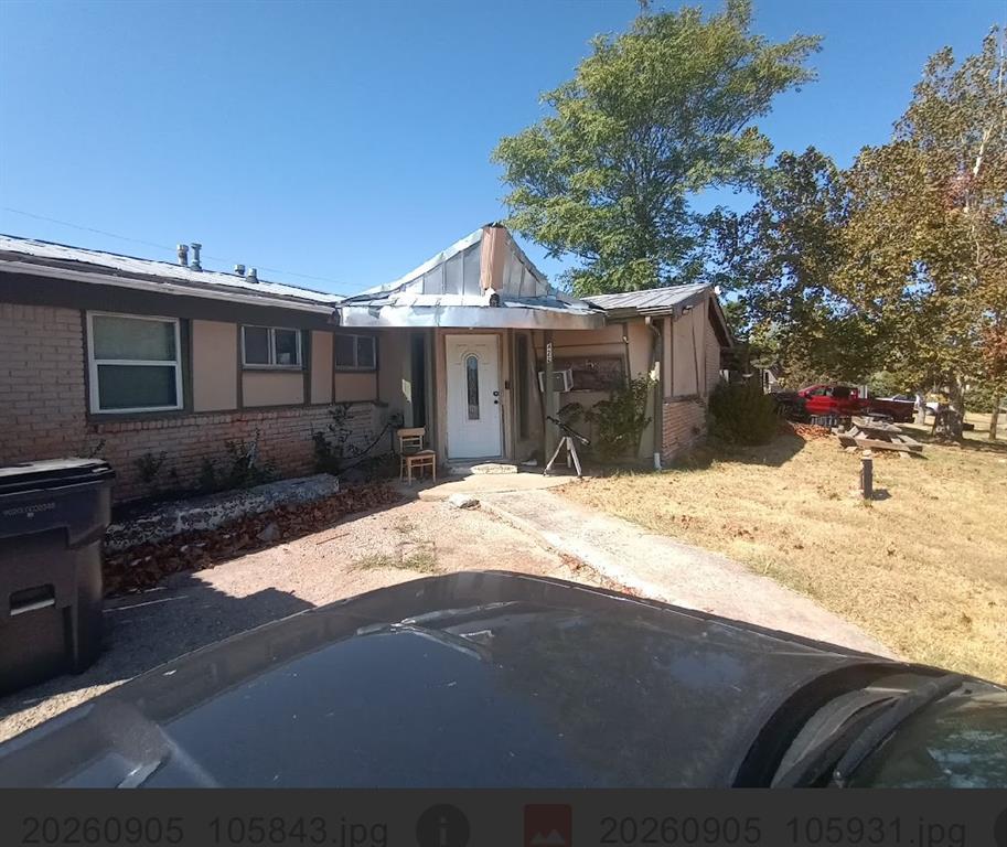 422 Nw Woodridge Street Property Photo 2