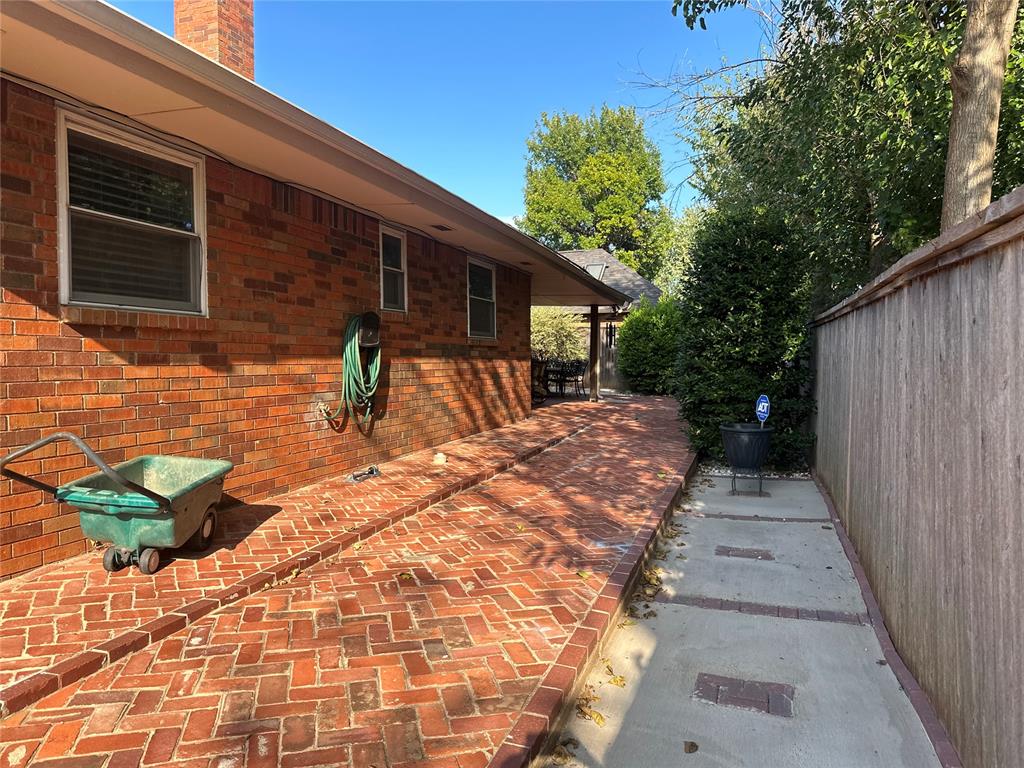 7328 Nw 120th Street Property Photo 22