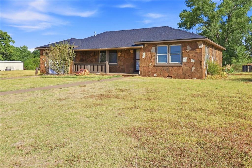 2201 E State Highway 66 Property Photo 2
