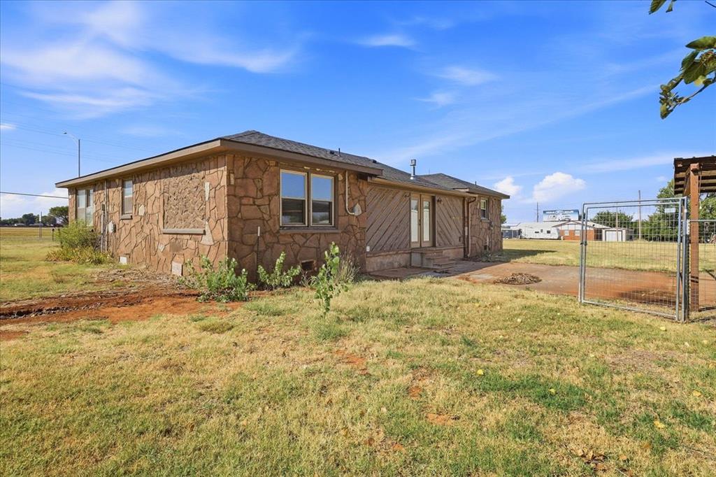 2201 E State Highway 66 Property Photo 22