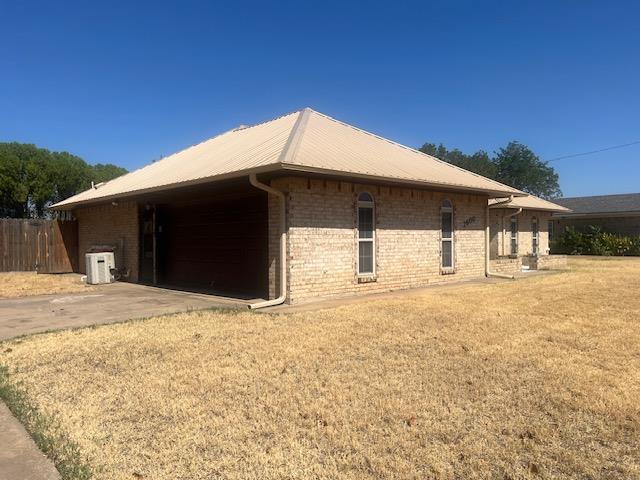 2600 N Robin Street Property Photo 3
