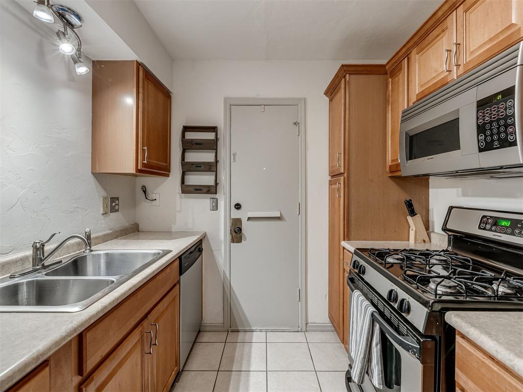 6742 N Meridian Avenue Property Photo 6