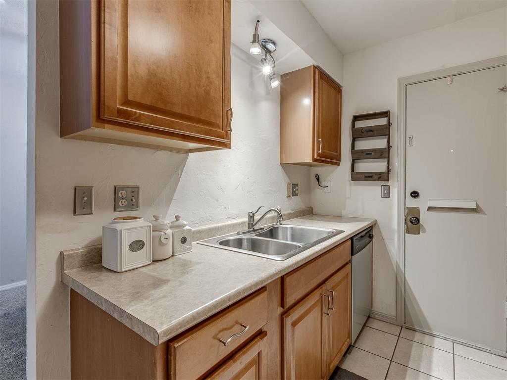 6742 N Meridian Avenue Property Photo 8