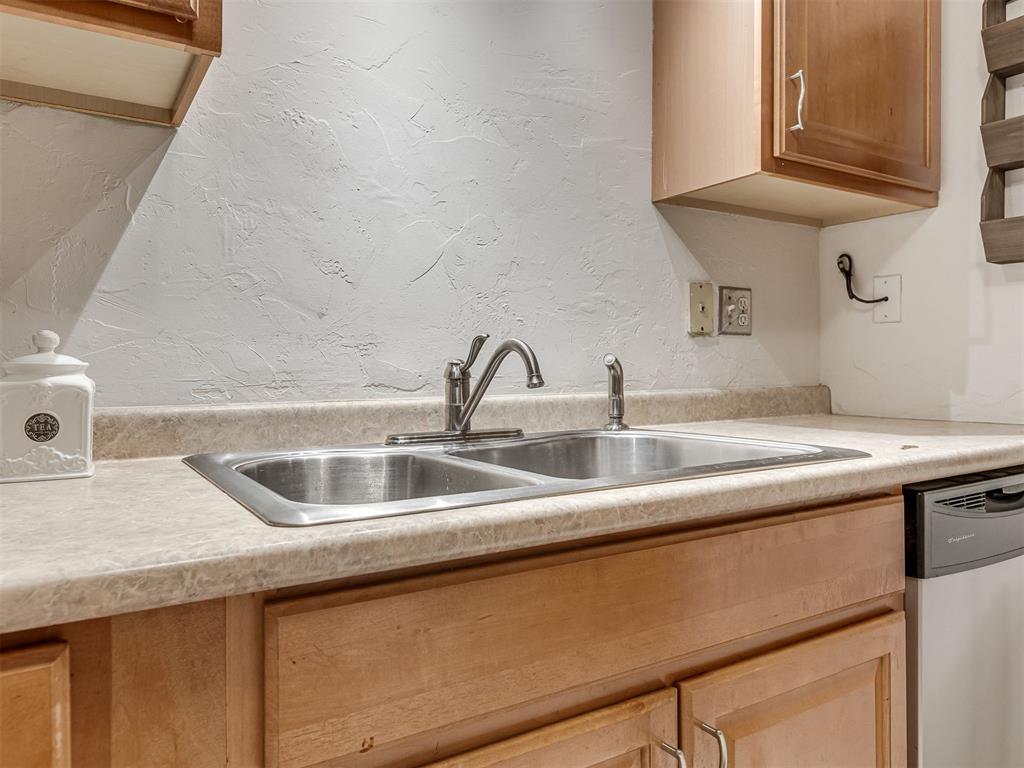 6742 N Meridian Avenue Property Photo 11