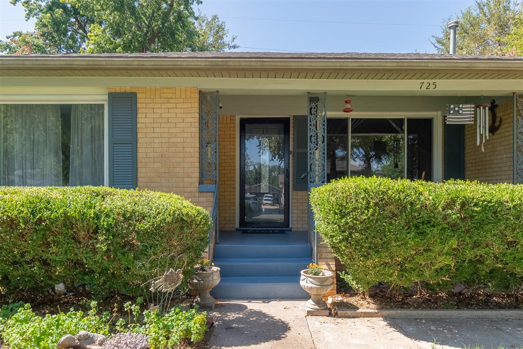 725 N Ash Property Photo 3