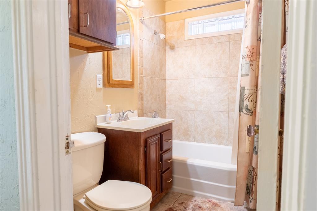 725 N Ash Property Photo 20