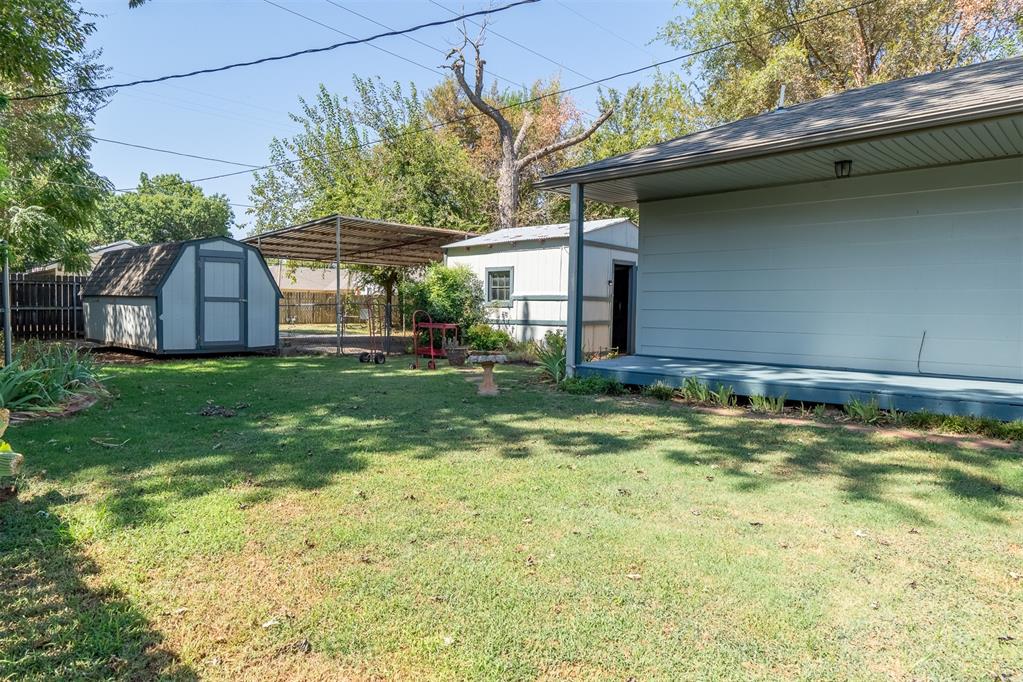 725 N Ash Property Photo 23