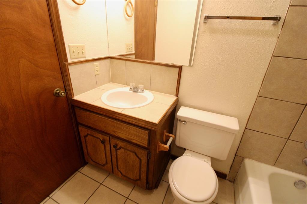 902 Acacia Circle 902 Property Photo 8
