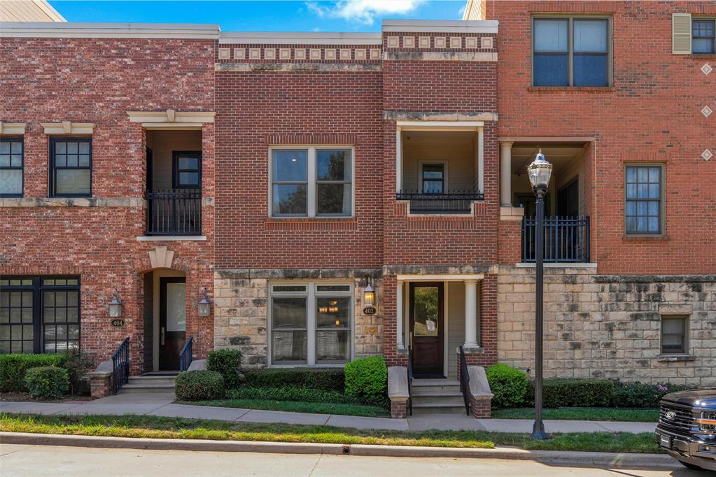 402 NE 2nd Street Property Photo 1