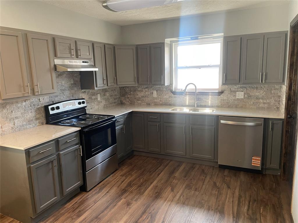 936 W Lovers Lane Property Photo 4