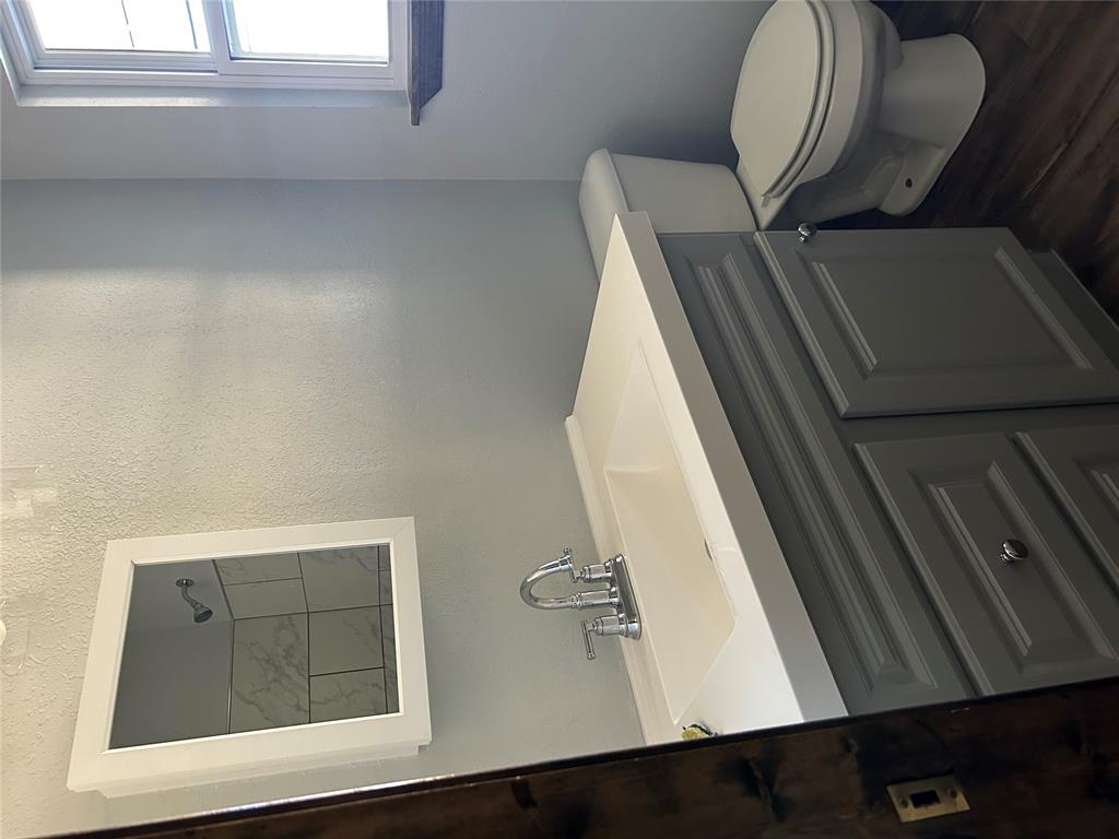 936 W Lovers Lane Property Photo 9