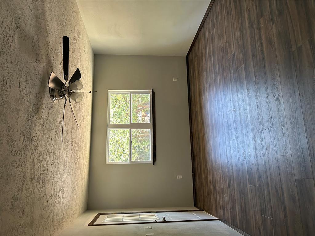 936 W Lovers Lane Property Photo 12