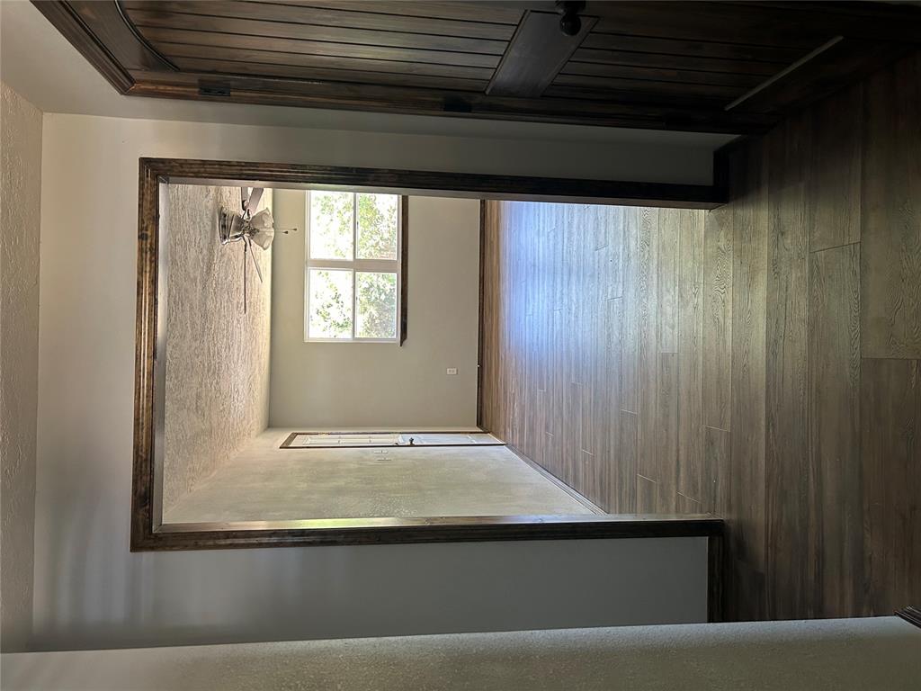 936 W Lovers Lane Property Photo 13