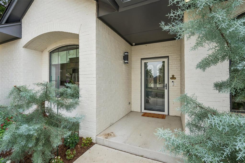 4712 Fountain Gate Drive Property Photo 3
