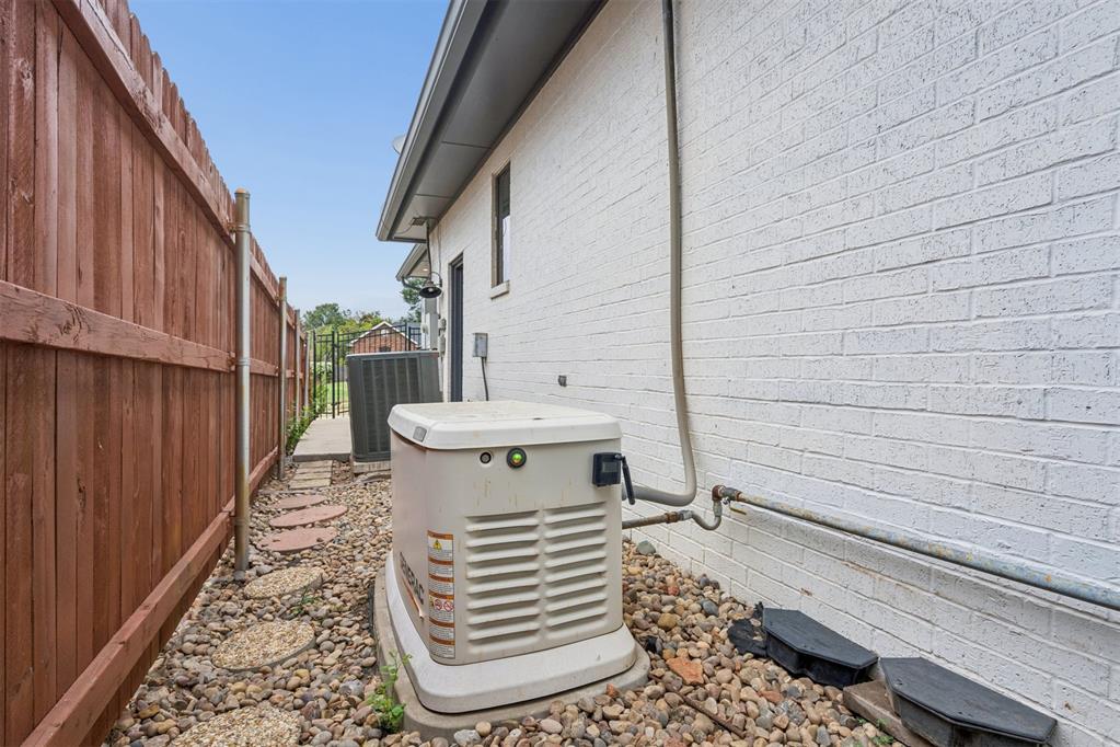 4712 Fountain Gate Drive Property Photo 47