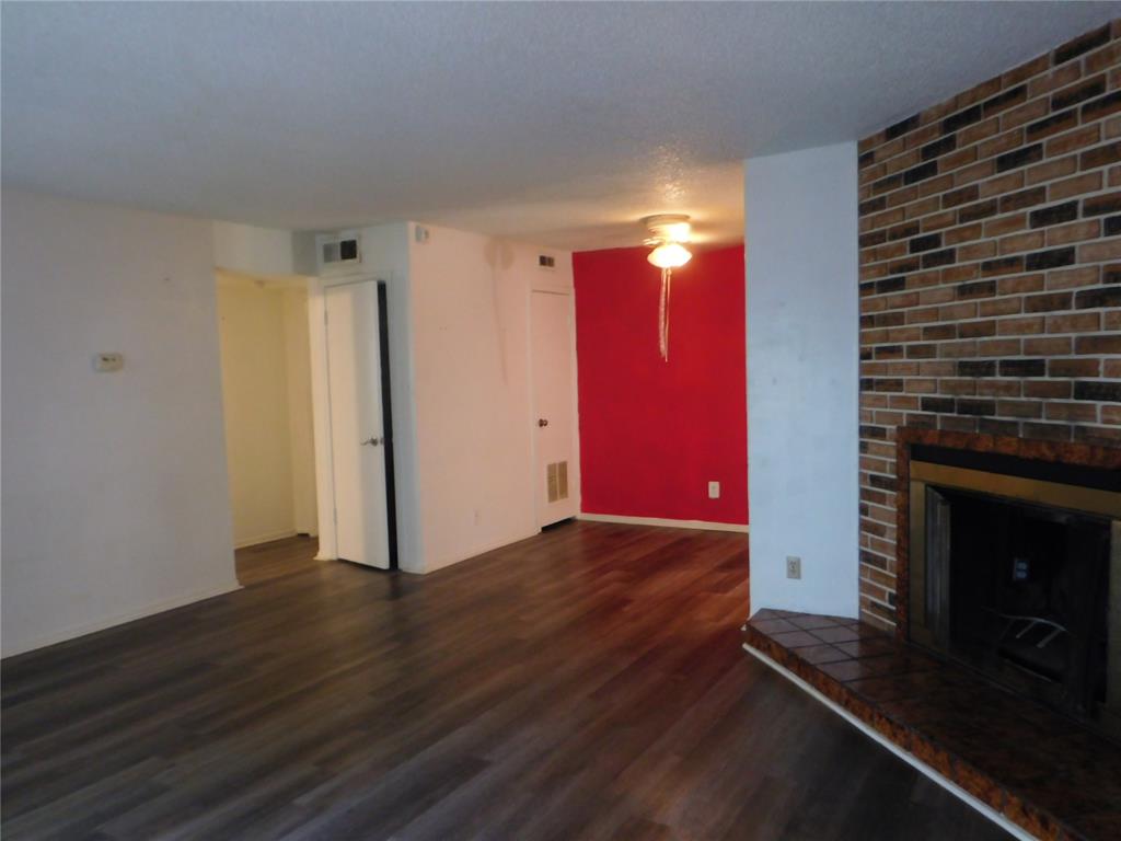 6026 Nw Expressway B Property Photo 4