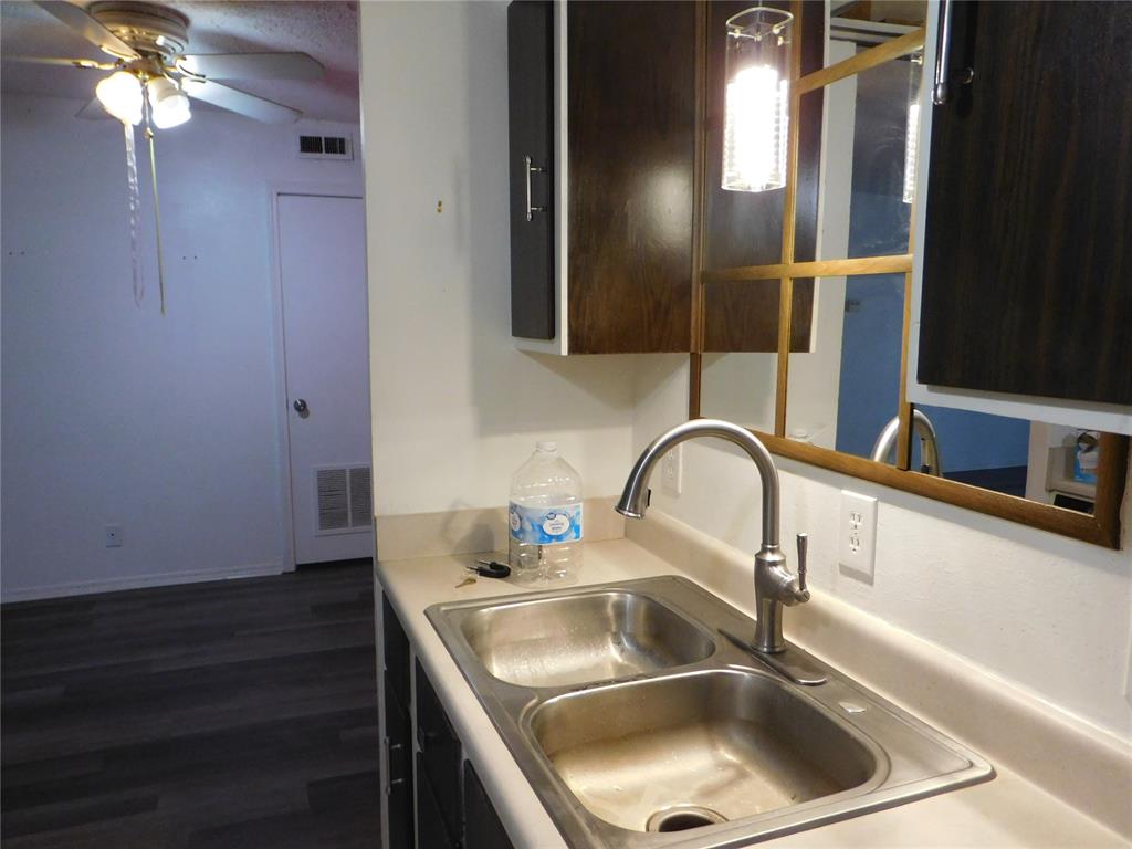 6026 Nw Expressway B Property Photo 8