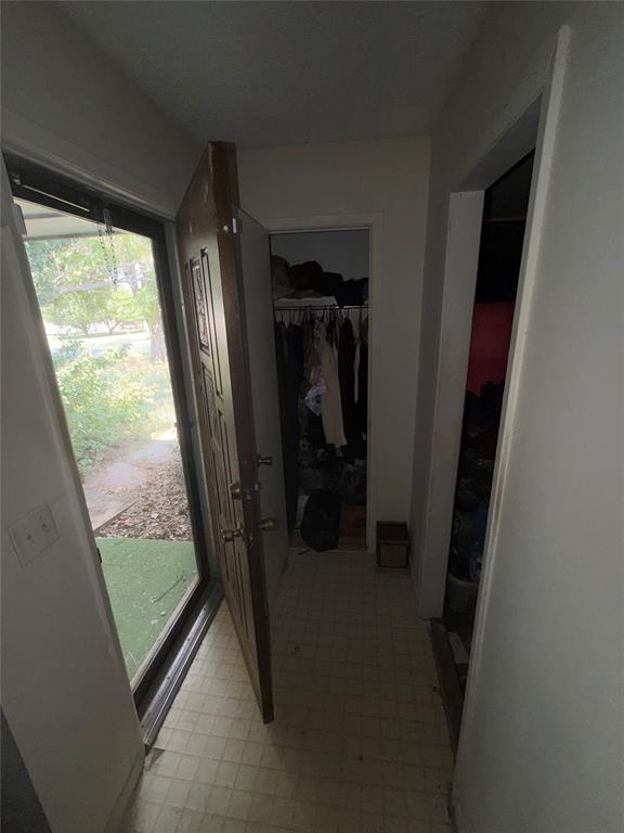 502 S Noble Avenue Property Photo 2