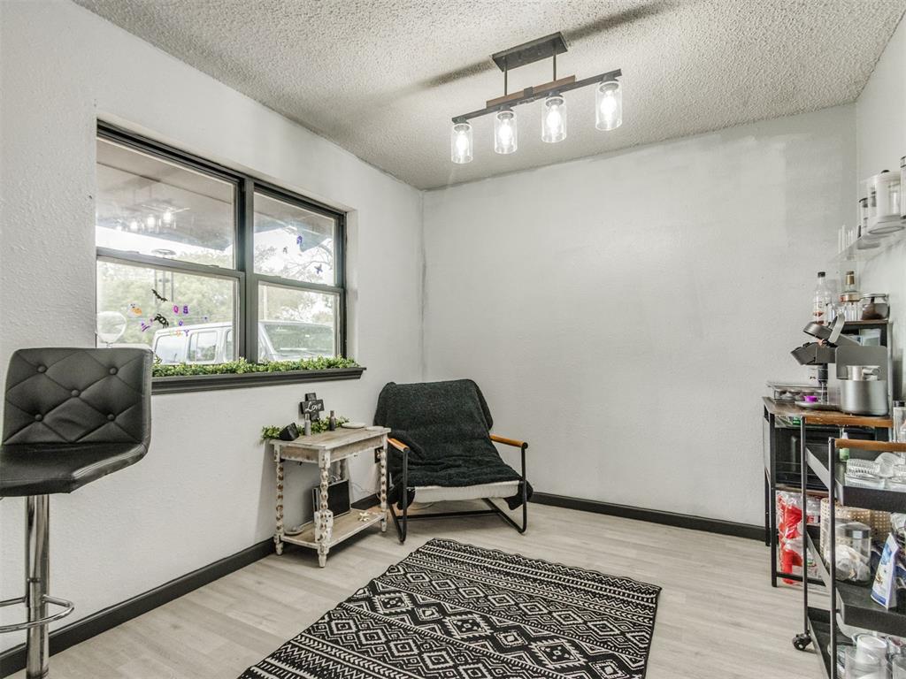 225 S Dixon Avenue Property Photo 9